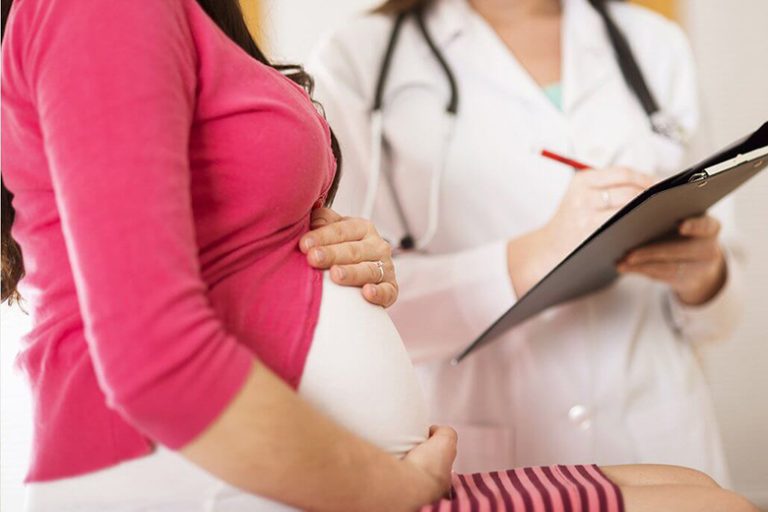   Tuỳ vào tình trạng của mẹ bầu bác sĩ sẽ có phương án điều trị HPV cụ thể