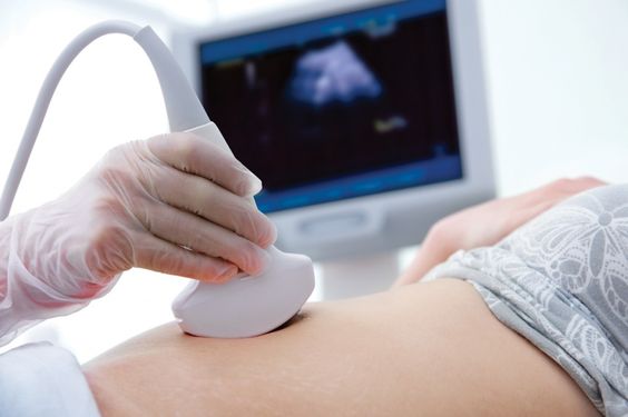 Chị em nên đi khám thai định kỳ theo lịch để theo dõi sức khoẻ và sự phát triển của thai nhi.
