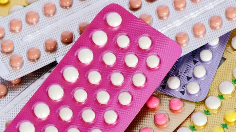 Có 2 loại thuốc tránh thai là thuốc tránh thai khẩn cấp và thuốc tránh thai hàng ngày