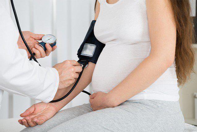 Đau đầu trong thai kỳ có thể làm tăng huyết áp