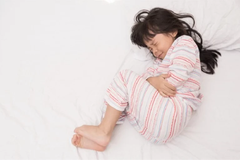 Ngứa vùng kín và chảy máu vùng kín