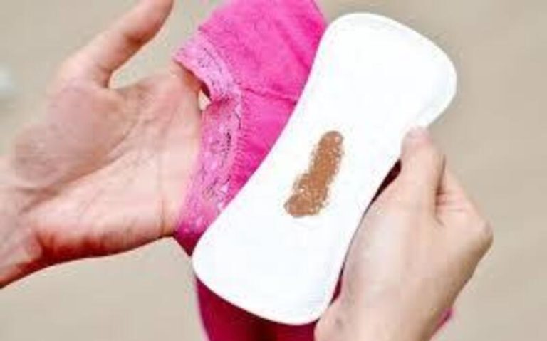 dịch màu nâu đỏ