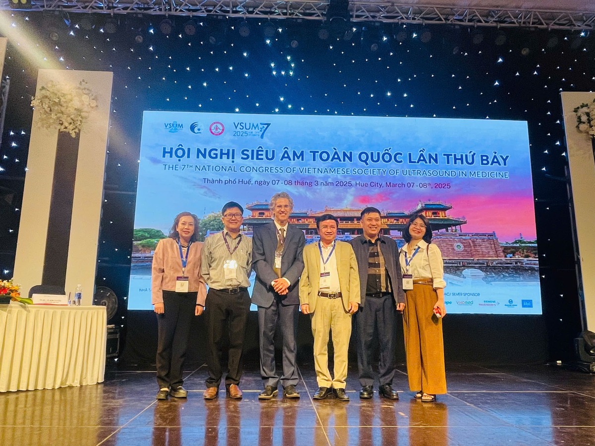 Bác sĩ Ngô Thị Bích Phượng thường xuyên tham gia các hội thảo siêu âm