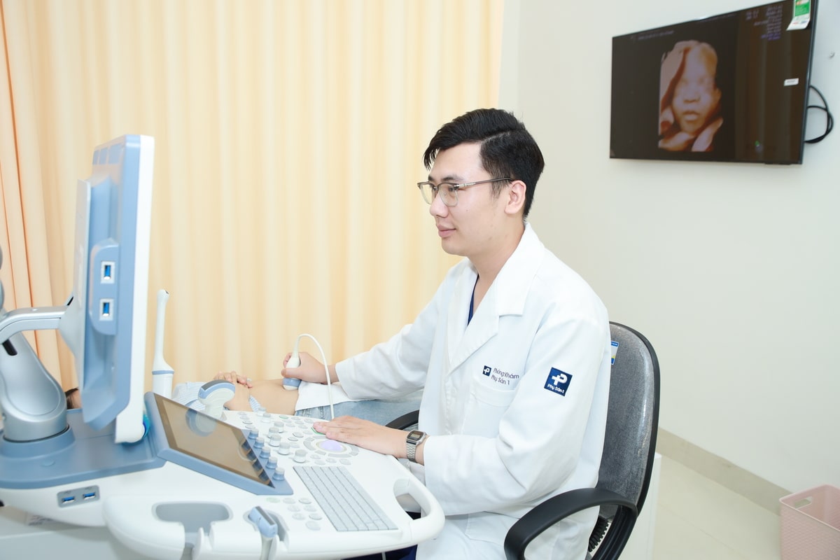 bác sĩ Bùi Phúc Thịnh siêu âm thai